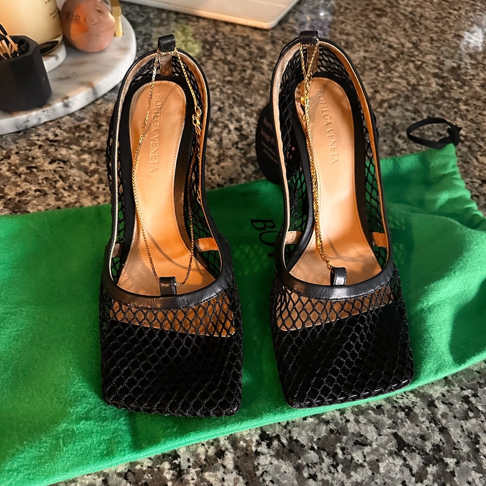 Gorgeous Bottega Veneta pumps